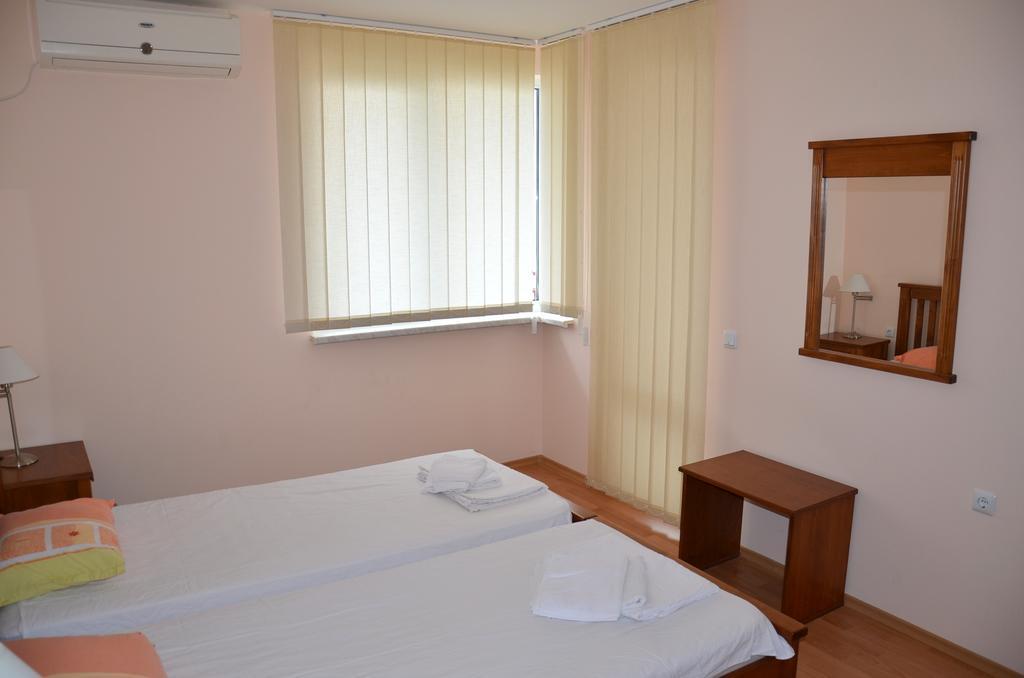 Single Private Apartments In Marina View Fort Beach Sveti Vlas Exterior foto